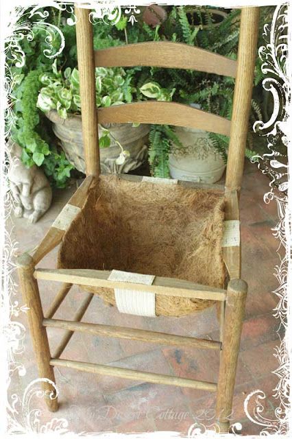 Desert Cottage, Chair Planter, نباتات منزلية, Garden Decor Diy, Garden Junk, Raised Garden Beds Diy, Vintage Garden Decor, Garden Containers, Garden Yard Ideas