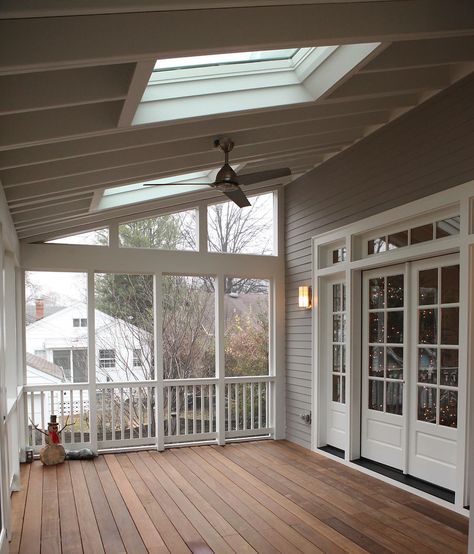 Enclosed Back Porch Ideas Sunrooms, Closed Deck Ideas, Deck Railing Ideas, 4 Season Room, Enclosed Porch, Screened Porch Designs, Cozy Summer, Sunroom Addition, Sunroom Ideas