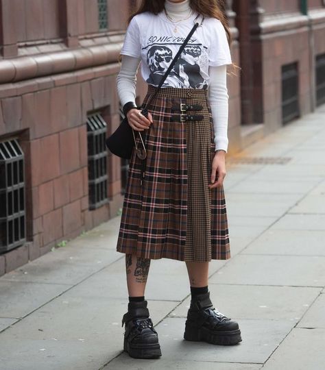 outfits’s Instagram profile post: “#streetwear #streetstyle #parisianvibes #girlsoutfits #cuteoutfits #vintagestyle #vintageclothing #vintagefashion #90sstyle #90saesthetic…” Midi Skirt Outfit Aesthetic, Tartan Skirt Outfit, Tartan Outfit, Neo Goth, Streetwear 2024, Epic Outfits, Vivian Westwood, Characters Outfits, Punk Skirt