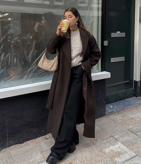 winter outfits, winter fits, cold winter outfits, winter fashion outfits Brown Coat Outfit, Wool Coat Outfit, Outfit Ideas 70s, Mantel Outfit, Hippie Outfit Ideas, Cold Winter Outfits, Winter Coat Outfits, Skandinavian Fashion, London Outfit