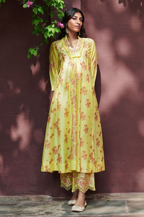 Buy #AmritaThakur #chanderi #printed #kurta set online at #Aza #Fashions Shop online now at #Azafashions.com Call +91 99870 70743 or email contactus@azafashions.com for enquiries. #wedding #festive #ethnic #tradional #shopping #shoponline #party Printed Kurta Sets For Women, Chanderi Kurta Designs Printed, Cotton Suit Set, Kurta Sets For Women Party Wear, Kurta Set Designs Women, Printed Kurta Design, Cotton Kurta Sets For Women, Amrita Thakur, Festive Kurti