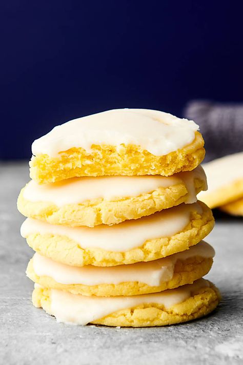 These Lemon Cookies are perfect for lemon lovers! These fluffy cookies are made with lemon cake mix, lemon pudding mix, and topped with a tangy lemon glaze. Bojangles Bo Rounds Recipe, Lemon Crinkle Cookies Recipe, Xmas Cake Recipes, Lemon Cake Cookies, Fluffy Cookies, Recipe Using Lemons, Lemon Cake Mix Recipe, Pudding Cookies Recipes, Lemon Cake Mix Cookies