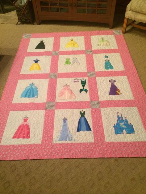 Disney princess quilt. Hand made! Cricut Quilting, Disney Quilts, Disney Princess Quilt, Sewing Blankets, Princess Quilt, Disney Applique, Princess Power, Kid Quilts, Disney Quilt