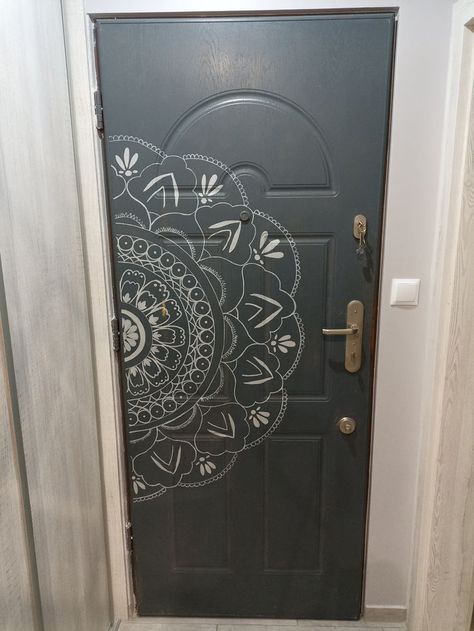 door mandala Paper Art Design, Mandela Art, Mandala Stencils, Paint Wall, Door Color, Painted Doors, Mobile Home, Paper Art, Wall Painting