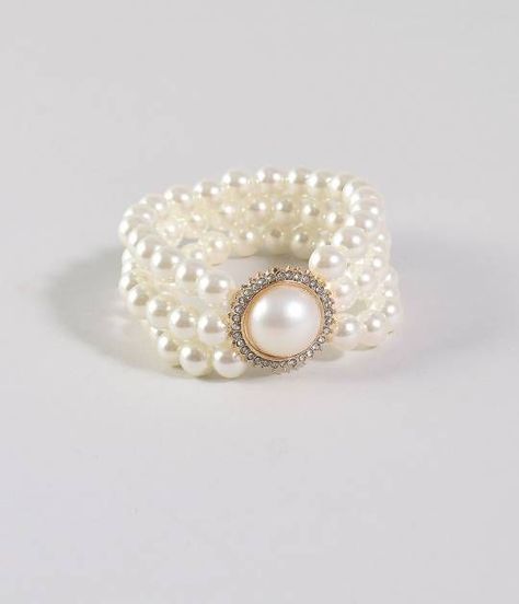 A graceful accessory for your next formal affair! Feel like a queen when you debut this gorgeous ivory white beaded bracelet. The middle of the bracelet has a bright ivory pearl set in gold hardware and surrounded by sparkling silver rhinestones. Complete Brooch Bracelets, 1950s Jewelry Style, 1940s Costume, 1920s Accessories, Flapper Accessories, 1940s Jewelry, White Beads Bracelet, Gold Pearl Jewelry, Walmart Jewelry