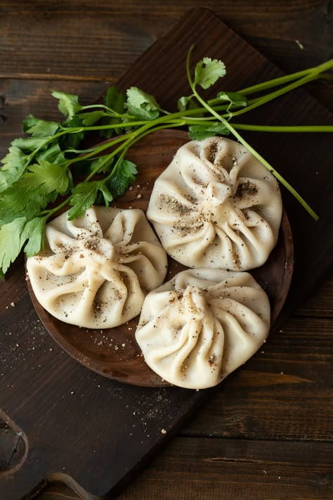 Khinkali - Georgian Soup dumplings — Occupy Kitchen Russian Dumplings, Georgian Food, Soup Dumplings, Dumpling Filling, Dumpling Recipe, Russian Recipes, Dim Sum, Spicy Recipes, Creative Food