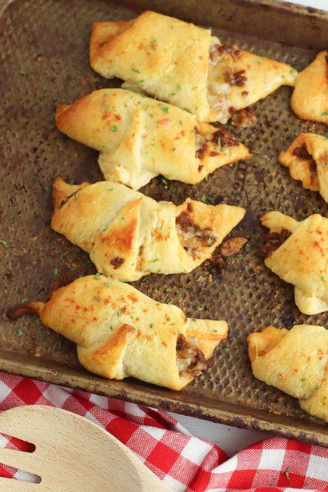 Taco Crescent Rolls, Crescent Roll Taco Bake, Stuffed Crescent Rolls, Pillsbury Crescent Roll Recipes, Taco Roll, Crescent Roll Recipes Dinner, Crescent Rolls Recipe, Beef Appetizers, Taco Bites