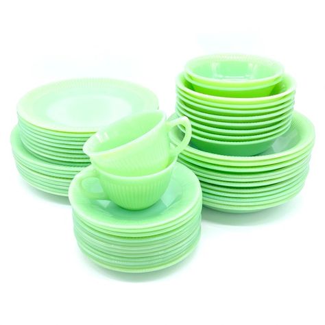 Saucers Vintage Pyrex Dishes, Green Milk Glass, Dessert Bowl, Retro Kitchen Decor, Home Board, Cereal Bowl, Berry Bowl, Dessert Bowls, Vintage Dishes