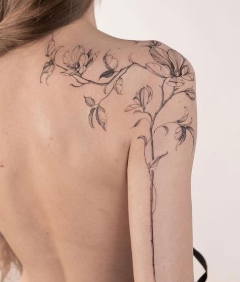 Tattoos Artistic, Collar Bone Tattoos, Artistic Drawings, Floral Back Tattoos, Magnolia Tattoo, Shoulder Blade Tattoo, Orchid Tattoo, Tattoo Aesthetic, Bone Tattoos