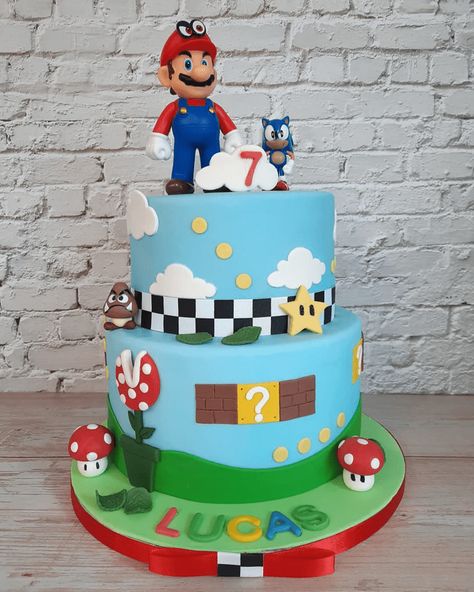 Mario Cake Design, Super Mario Cake Birthday Easy, Mario Birthday Party Cake, Mario Cake Ideas, Mario Kart Birthday Cake, Super Mario Birthday Cake, Luigi Cake, Mario Kart Cake, Double Barrel Cake