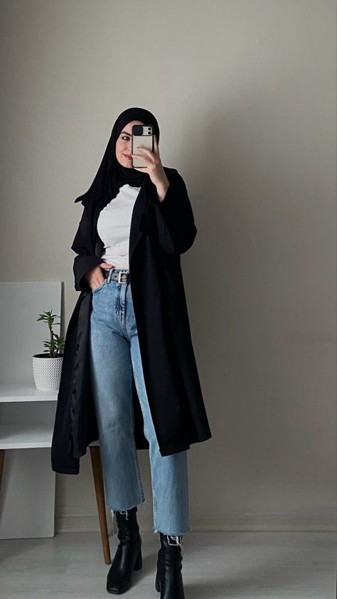 Hijabi Black Trench Coat Outfit, Hijab Coat Outfits, Black Coat Hijab Outfit, Black Trench Coat Outfit Hijab, Black Cardigan Outfit Hijab, Trench Coat Outfit Hijab, Hijab Outfit Winter, Black Coat Outfit Winter, Black Trench Coat Outfit