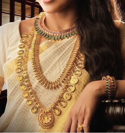 Ultimate Guide to Find Best Kerala Wedding Jewellery Sets Ideas • South India Jewels Kerala Wedding Jewellery, Kerala Jewellery, Marriage Jewellery, Kerala Wedding, Antique Jewellery Designs, Bridal Jewelry Collection, Wedding Jewellery Collection, Indian Jewelry Sets, Jewelry Bracelets Gold