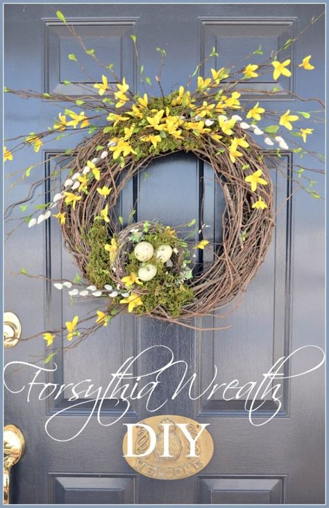 Stone Gable, Forsythia Wreath, Fete Saint Patrick, Early Spring Flowers, Diy Spring Wreath, Topiaries, Wreath Diy, Wreath Tutorial, Easter Wreath