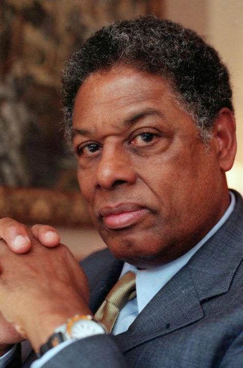 10 Best Thomas Sowell Books (2023) - That You Must Read! Thomas Sowell, Waste Of Time, Page One, Must Read, Economics, You Must, Books