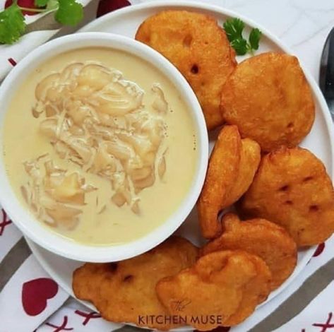 Akara With Pap, Ghana Breakfast, Nigerian Breakfast, Nigeria Food, Knot Hairstyles, Ghana Food, African Recipes Nigerian Food, African Dishes, Nigerian Culture