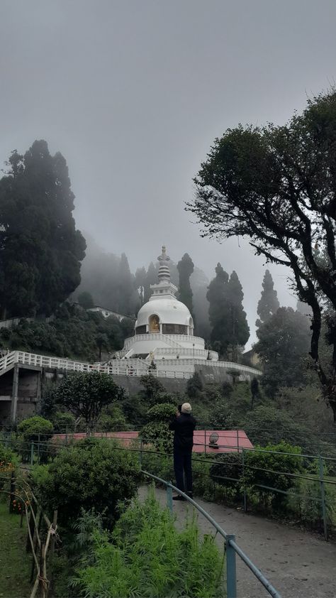 📍peace pagoda, Darjeeling Peace Pagoda Darjeeling, Darjeeling Aesthetic Photos, Darjeeling Photography, Darjeeling Aesthetic, Indian Mountains, India Places, Cool Live Wallpapers, Travel Pose, Travel 2024