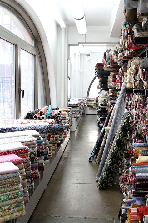 Fabric Shop Display, Fabric Store Design, Fashion Dream Job, Fashion Designer Studio, Sarah Jane, Boutique Interior, Store Design Interior, Sewing Rooms, Craft Studio