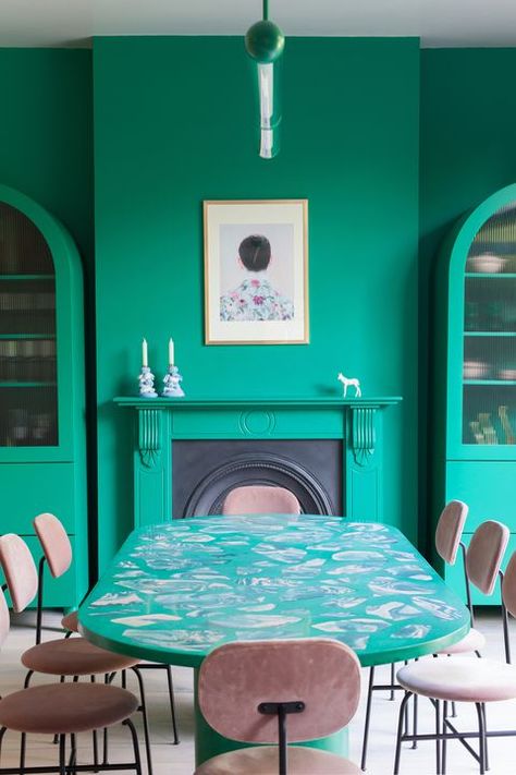 Make Up Interior Design, Monochromatic Room, Green Dining Room, Modern Kitchen Remodel, Design Darling, London Home, Green Rooms, Art Deco Era, Pink Walls