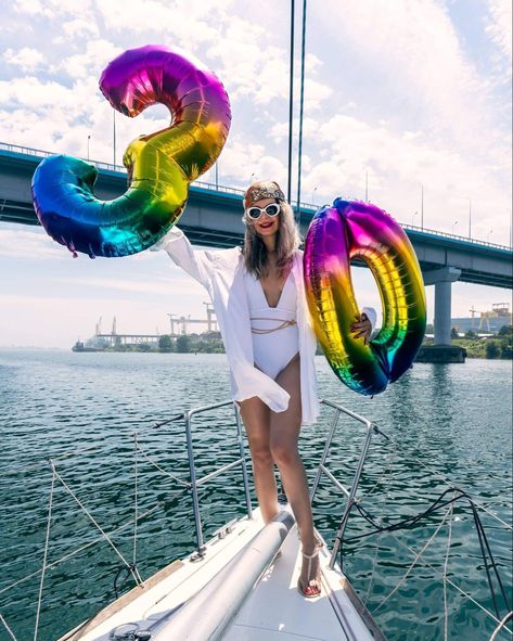 30 birthday on boat 30th Birthday Yacht Party Ideas, 30th Yacht Party, 30th Birthday Boat Party, Birthday On Yacht, Retro Boat Photoshoot, Yatch Boat Birthday Party, Birthday On Boat, Boat Party Decorations Birthday, Boat Birthday Party Ideas