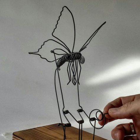 Automaton Diy Easy, Automata Diy, Wire Automata, Kinetic Wire Sculpture, Wire Butterfly Sculpture, Butterfly Automata, Butterfly Kinetic Sculpture, 3d Wire Sculpture Butterfly, Kinetic Toys