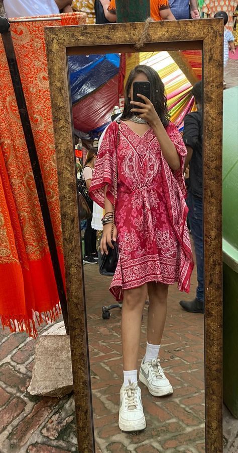 Cotton Kurti Aesthetic, Outdoor Makeup Looks, Indian Boho Fashion Outfits, Desi Casual Outfits Aesthetic, Earth Themed Outfits, Modern Boho Outfit Aesthetic, What To Wear In Jaipur, Outfit For Jaipur Trip, Udaipur Aesthetic Outfits