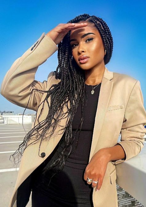 Woman With Box Braids, Butterfly Hairstyles, Braid Hair Dos, Braids 2023, Hair Analysis, Large Knotless, Butterfly Hairstyle, Big Box Braids, Big Box Braids Hairstyles