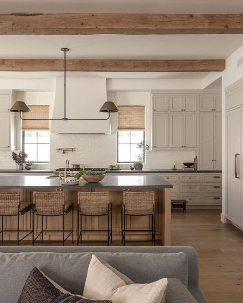 Ashley Ausland | One of my favorite kitchens, with the most soothing palette… and this shot never gets old… if you want to know annnny of the details, pick… | Instagram Kitchen Inspiration Design, Large Kitchen, Barndominium, Beautiful Kitchens, Kitchen Style, Home Decor Kitchen, House Inspiration, Kitchen Inspirations, Kitchen Interior