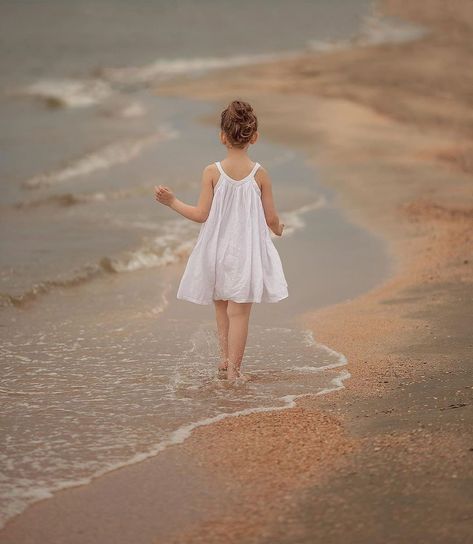 Beach Fotos, Maternity Photoshoot Outfits, Summer Picture Poses, Beach Family Photos, Beach Portraits, Beach Kids, Beach Baby, Beach Photoshoot, Kids Portraits