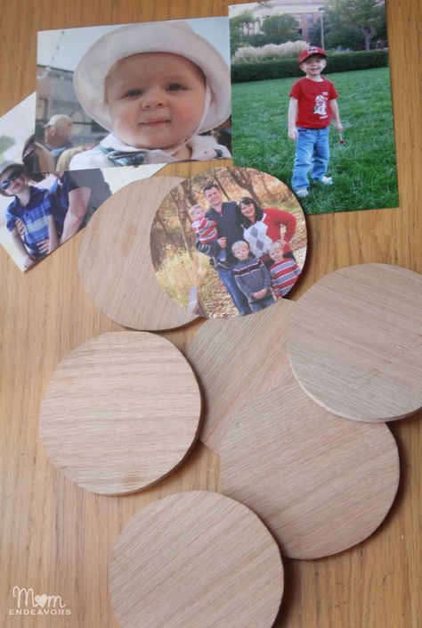 DIY Photo Coasters Photo Coasters Diy, Wooden Coasters Diy, Wood Coasters Diy, Picture Coasters, Diy Christmas Gifts For Boyfriend, Photo Christmas Gifts, Coasters Diy, Mod Podge Crafts, Coaster Crafts