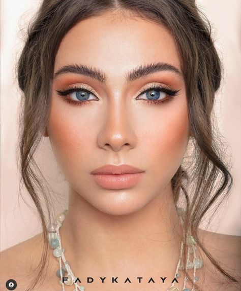 24 Beautiful Soft Romantic Makeup Looks To Copy - The Glossychic Messy Makeup Aesthetic, Easy Party Makeup, Romantic Makeup Looks, Soft Romantic Makeup, Bohemian Makeup, Messy Makeup, Soft Bridal Makeup, Boho Wedding Makeup, Timeless Makeup