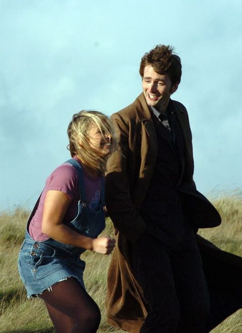 10 And Rose, Doctor Who Rose, Rose And The Doctor, Doctor Who 10, David Tennant Doctor Who, Tv Doctors, The Tardis, Billie Piper, 10th Doctor