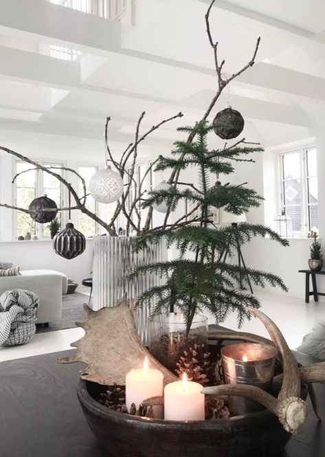 Zen Christmas Decor, Scandinavian Christmas Aesthetic, Scandinavian Winter Decor, Nordic Christmas Scandinavian Style, Christmas Scandinavian Style, Scandinavian Christmas Decor, Scandi Christmas Decorations, Christmas Scandinavian, Scandinavian Rustic