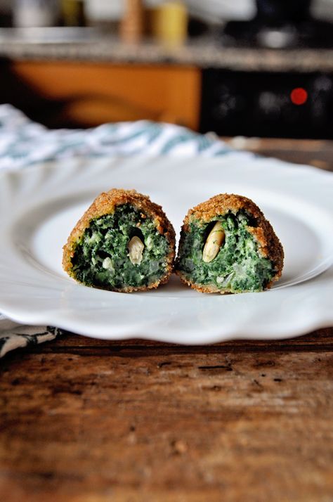 Spanish Croquettes, Spinach Appetizers, Croquettes Recipe, Spanish Olives, Spinach Recipe, Organic Eggs, Toasted Pine Nuts, Tapas Bar, Spinach Recipes