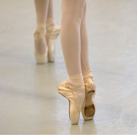 Pointe Shoes Aesthetic, Ballet Academy, Ballet Beauty, Dance Dreams, Shoes Aesthetic, Ballet Inspiration, Dance Academy, Ballet Photography, Ballet Class