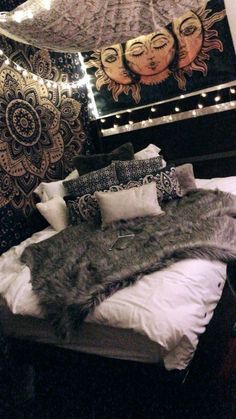 Black Headboard Bedroom Ideas, Black Headboard Bedroom, Hippy Bedroom, White Bedroom Set, Hippy Room, Chill Room, Black Headboard, Decor Ikea, Tapestry Bedroom