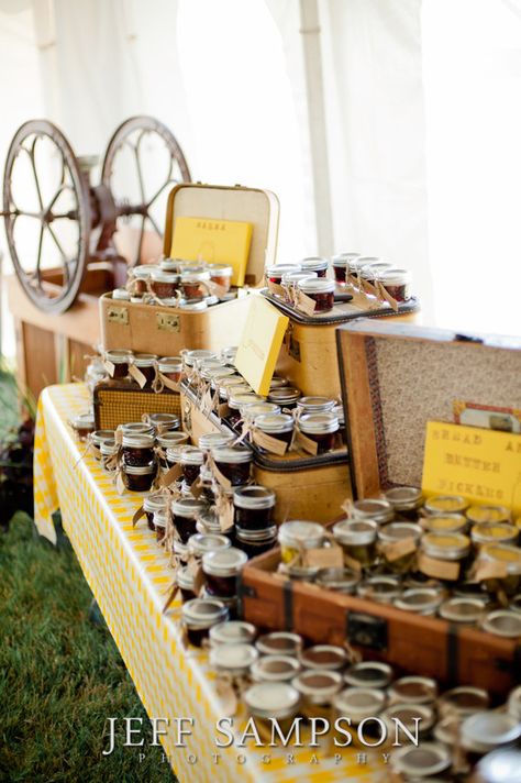 Describe your pin Favor Display, Jam Favors, Farmers Market Stand, Farmers Market Booth, Farmers Market Display, Homemade Wedding Favors, Jar Display, Vendor Displays, Tiny Stuff