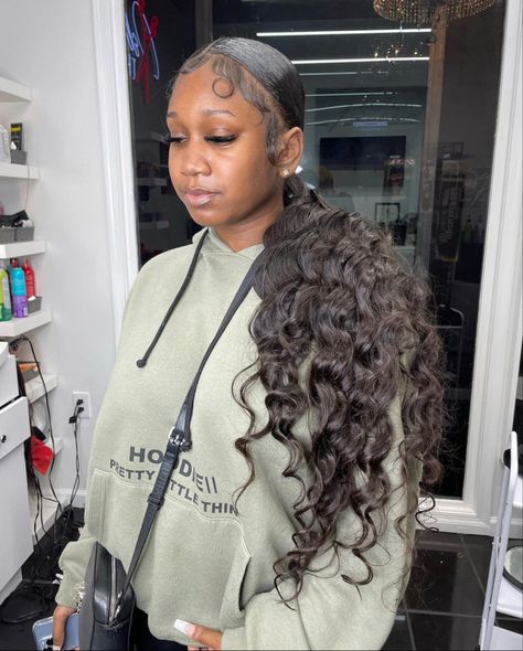 Middle Part Ponytail Weave Curly, Ponytail Weave Curly, Middle Part Ponytail Weave, Highlight Ponytail, Middle Part Ponytail, Part Ponytail, Ponytail Weave, Black Hair Protective Styles, Blonde Highlights On Dark Hair