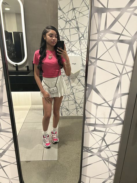 MAJ on X: "she the type if you get er you can brag on it 😏 https://t.co/8lLV4Zr9ye" / X Jayda Outfits, Fly Outfit, Cute Birthday Outfits, Mirror Pics, Birthday Outfits, Fly Girl, Teenage Fashion, Cute Swag Outfits