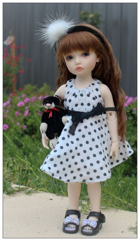 Beautiful Girl Dp, Bjd Dolls Girls, Girl Cartoon Characters, Cute Love Wallpapers, Little Cat, Beautiful Wigs