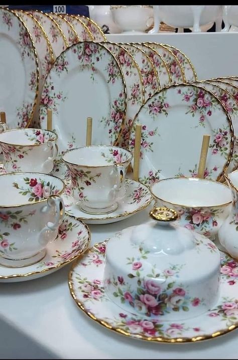 Dinner Set Design, Victorian Teapots, Tea Party Table Settings, Crockery Design, Fine China Dinnerware, Tea Party Table, Tea Cup Collection, Royal Albert China, Catering Ideas Food