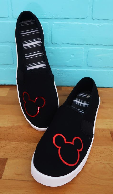 Vinyl On Shoes, Disney Shoes Diy, Cricut Shoes, Disney Diys, Diy Mickey Mouse, Cricut Corner, Mickey Shoes, Disney Cricut, Mickey Mouse Shoes