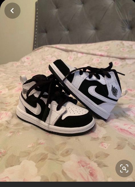 Baby Jordan Shoes, Custom Baby Shoes, Aj1 Mid, Luxury Baby Clothes, Baby Jordans, Baby Nike, Baby Sneakers, Baby Boy Shoes