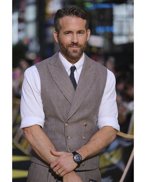 Ryan Reynolds sports an Omega Speedmaster “Dark Side of the Moon” at the #DetectivePikachu premiere in Tokyo. See the rarest, wildest, and… Traylor Howard, Ryan Reynolds Style, Ryan Reynolds Deadpool, Danielle Fishel, Celebrities Humor, Adam Levine, Ryan Reynolds, Charlize Theron, Hollywood Actor