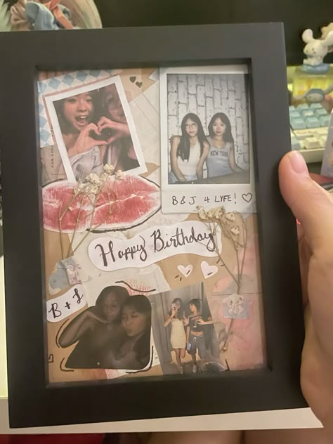 17 Birthday Gift Ideas For Best Friend, Diy Crafts For Best Friends Birthday, Gifts For Best Friends Birthday Diy, 19 Year Old Birthday Ideas Gift, Bff 18th Birthday Gift Ideas, Diy Present For Best Friend, Best Friend Homemade Gifts, Birthday Frames For Best Friend, Handmade Gifts Birthday