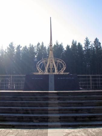 The Obelisk on the Border Between Europe and Asia (Jekaterinburg, Rusko) - Recenzie Ural Mountains, Flower Sculptures, On The Border, Park Hotel, Great Photos, Trip Advisor, Eiffel Tower, Borders, Monument