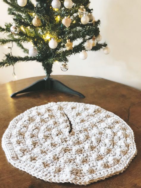 The Mini Bauble Christmas Tree Skirt – February Sky Designs Crochet Christmas Tree Skirt Free Patterns, Boho Christmas Tree Skirt Crochet, Small Crochet Tree Skirt Pattern Free, Tree Skirt Crochet Pattern Free, Christmas Tree Inspiration White, Small Christmas Tree Skirts, Crochet Christmas Tree Skirt, Chunky Rug, Christmas Tree Skirt Crochet Pattern