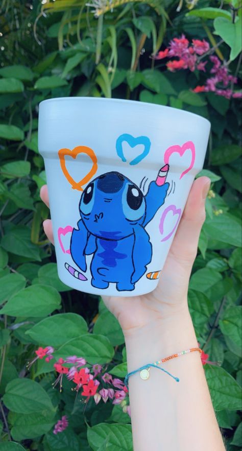 Disney Pottery Painting Ideas, Plant Pots Painting Ideas, Plant Pot Painting Ideas, Painting Flower Pots, Colorful Floral Art, Diy Pottery Painting, Painted Pots Diy, Painted Plant Pots, Painted Clay Pots