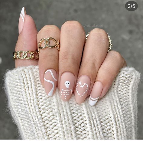 Nude And White Nails, Pretty Halloween Nails, Nails Spooky, Nail Art Cute, Skeleton Heart, Nails Pretty, Halloween Acrylic Nails, Pretty Halloween, Nails Square