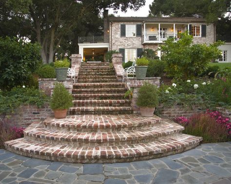 love the color of the bricks and the design of the staircase Outside Stairs Design, Brick Stairs, Outside Stairs, Brick Porch, Front Door Steps, Front Porch Steps, Brick Steps, Brick Walkway, Patio Steps