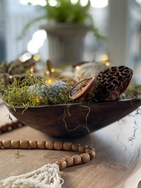 Style A Dough Bowl, Wooden Bowls Decor Ideas, Wooden Bowls Decor, Holiday Planter, Dough Bowls, Santa And His Reindeer, Entry Ways, Wooden Dough Bowl, Dried Orange Slices